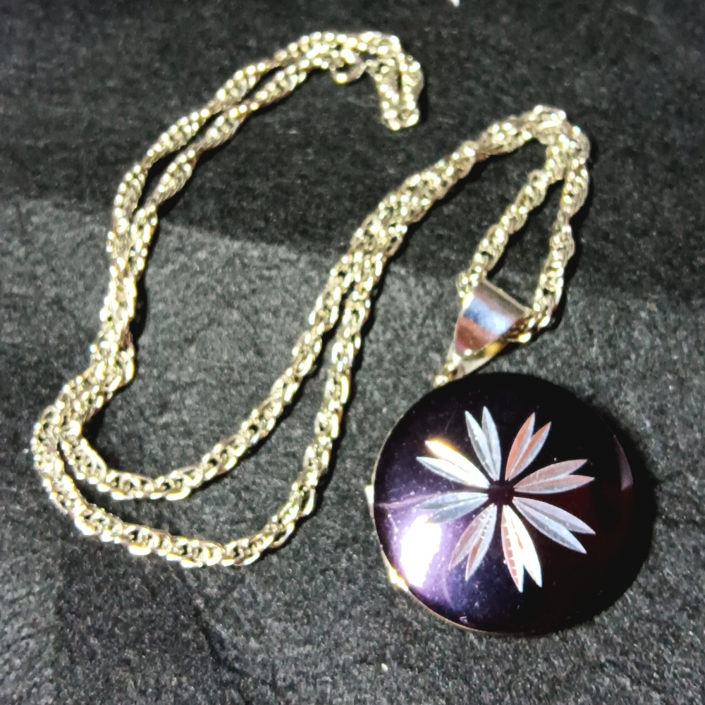 Chic Floral Pendant Necklace
